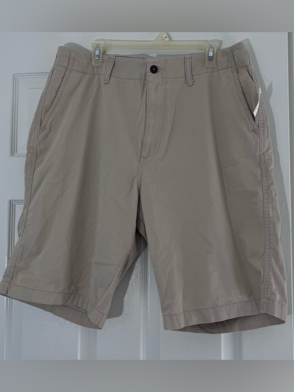 Old Navy Men's Flat-Front Shorts in Light Khaki Size 38 Tall